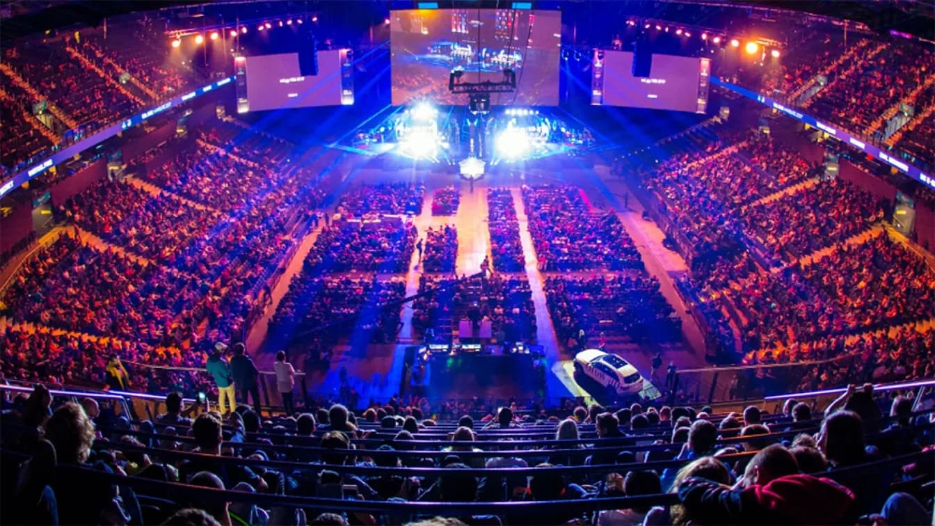 مسابقات eSports: تأثیر بر فرهنگ ارتباطی و اجتماعی گیمرها