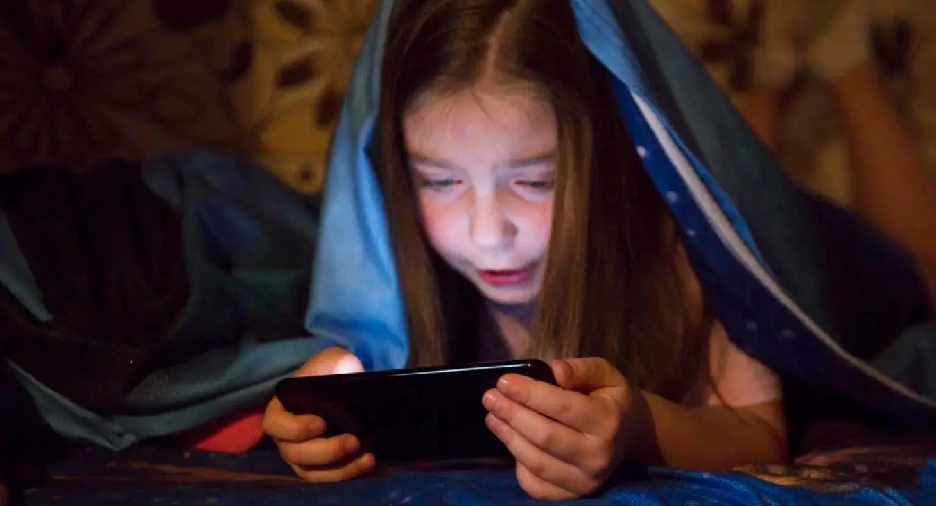 تاثیر بازی با موبایل بر خواب کودکان